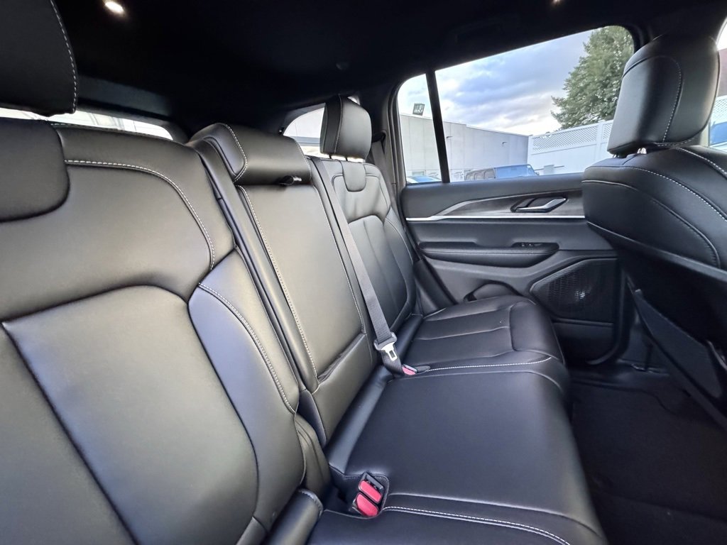 New 2025 Jeep Grand Cherokee Limited image 23