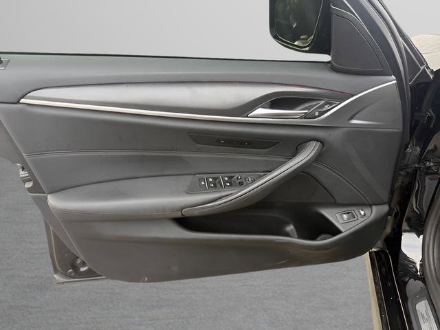 Used 2023 BMW 530e w/ M Sport Package image 27