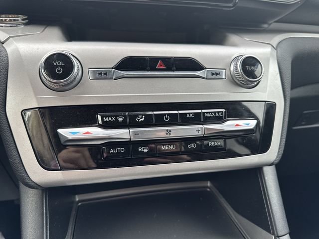 Used 2020 Ford Explorer XLT image 18