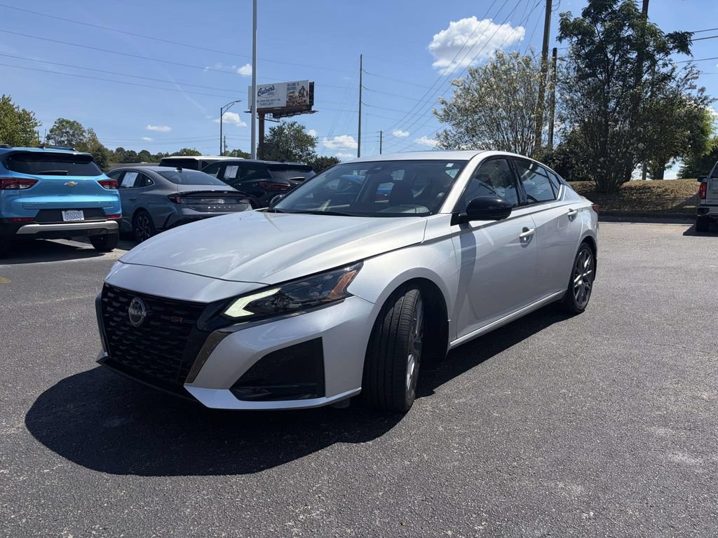 Used 2024 Nissan Altima 2.0 SR FWD image 7