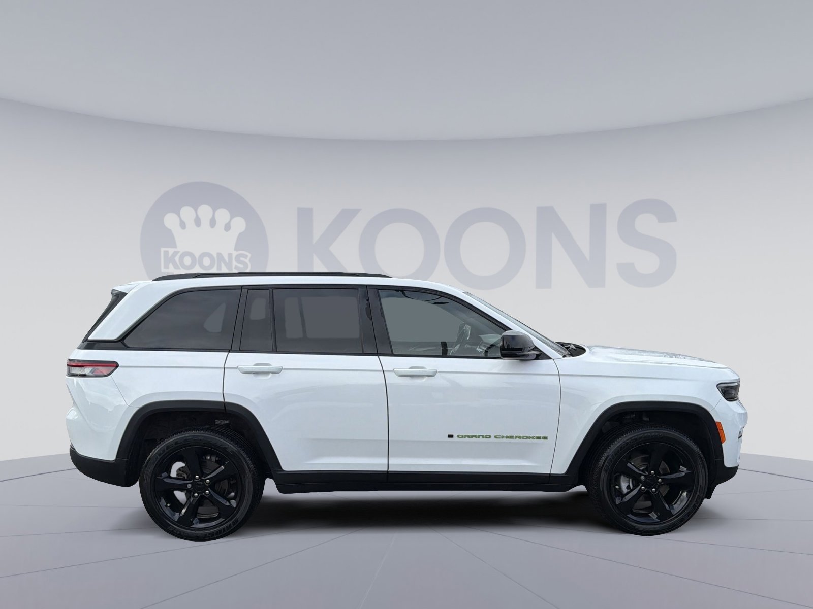 Used 2023 Jeep Grand Cherokee Altitude image 8