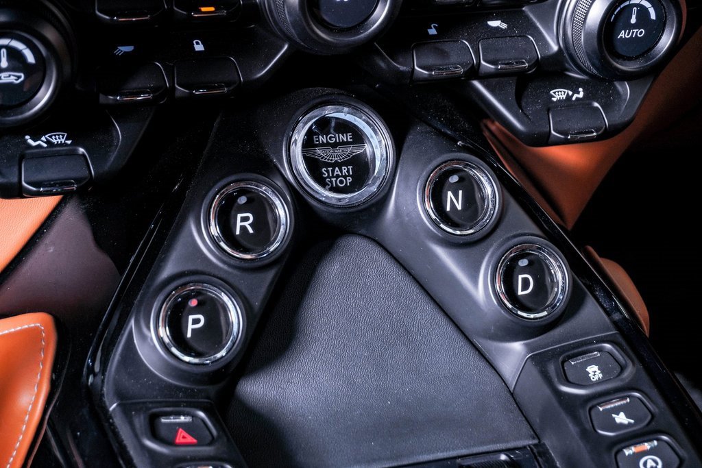 Used 2023 Aston Martin V8 Vantage Coupe image 28