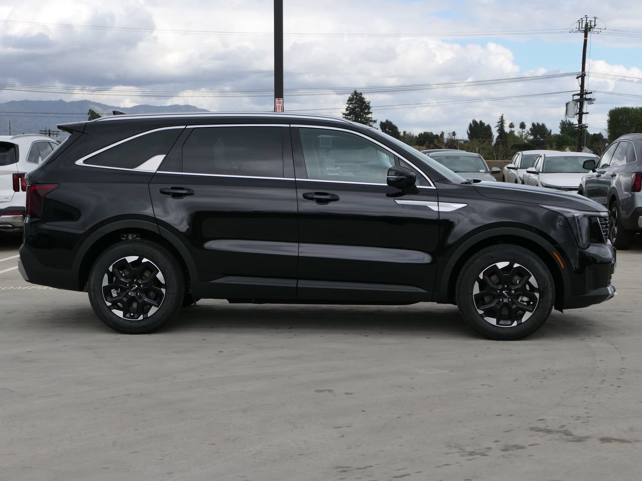 New 2026 Kia Sorento S FWD image 2