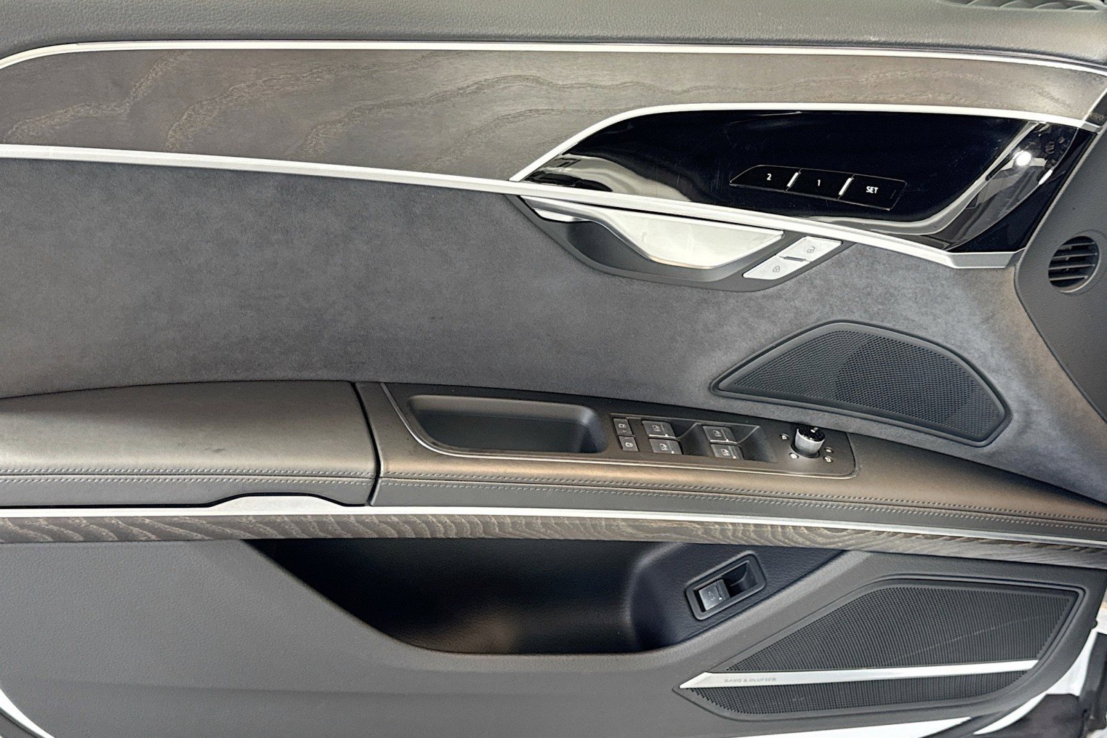 Used 2022 Audi A8 L 3.0T w/ Executive Package image 17