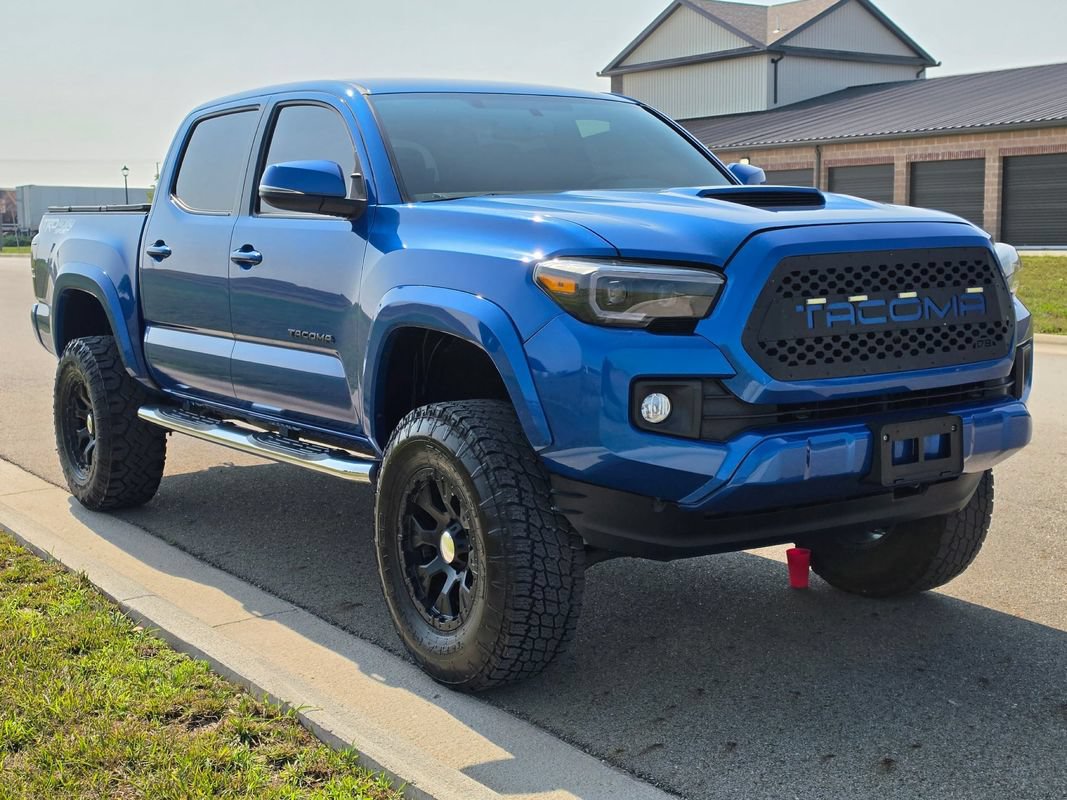 Used 2016 Toyota Tacoma TRD Sport w/ Towing Package AWD/4WD image 3