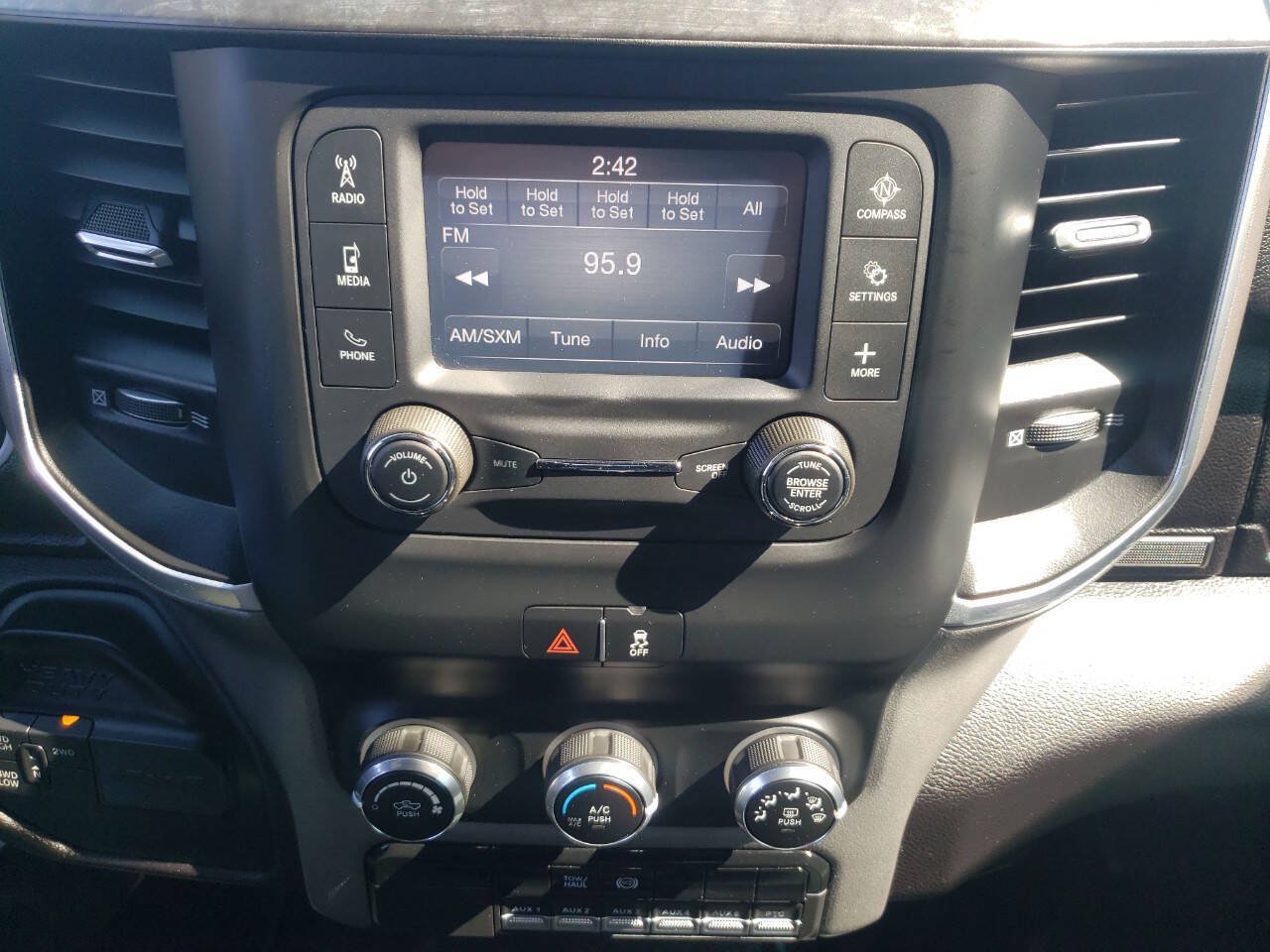 Used 2021 RAM 5500 SLT w/ Quick Order Package 2YG SLT AWD/4WD image 15