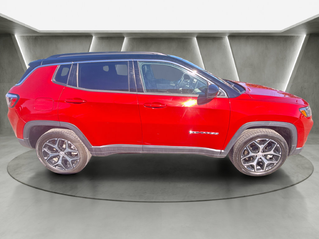 Used 2024 Jeep Compass Limited AWD/4WD image 2