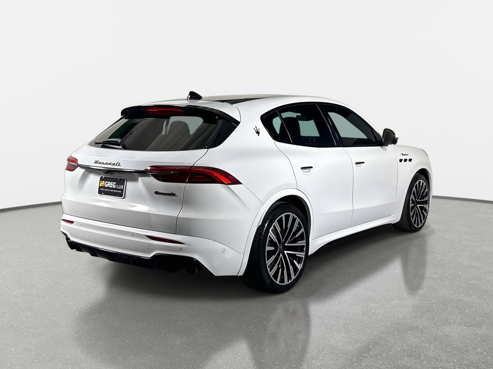 Used 2023 Maserati Grecale Modena AWD/4WD image 3