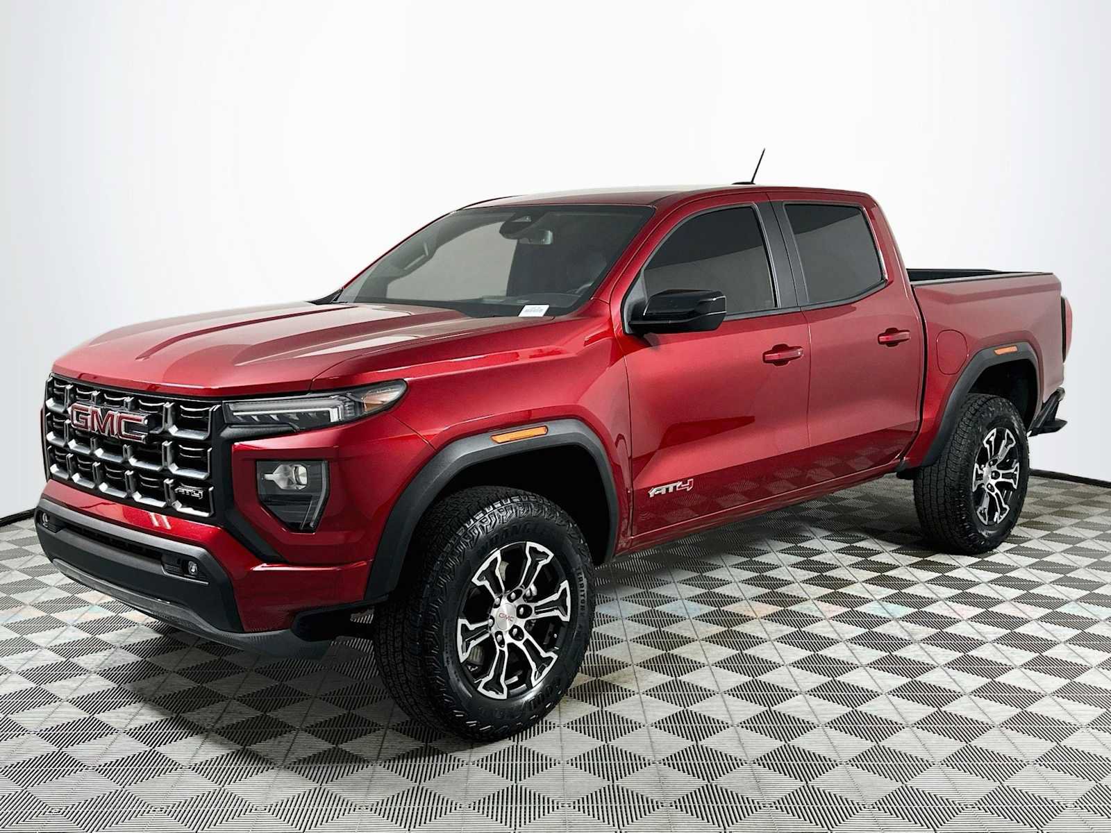 Used 2025 GMC Canyon AT4 w/ AT4 Premium Package AWD/4WD image 3
