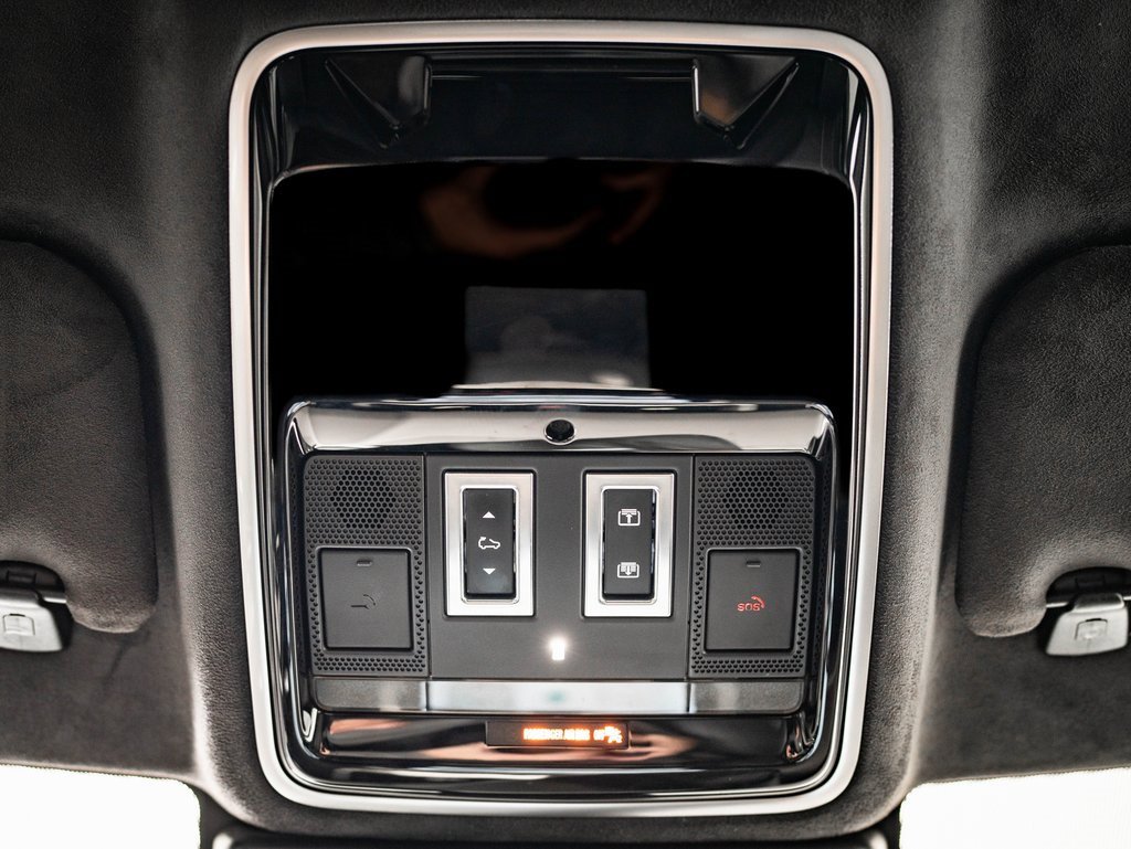 Used 2022 Land Rover Range Rover Velar R-Dynamic S image 39