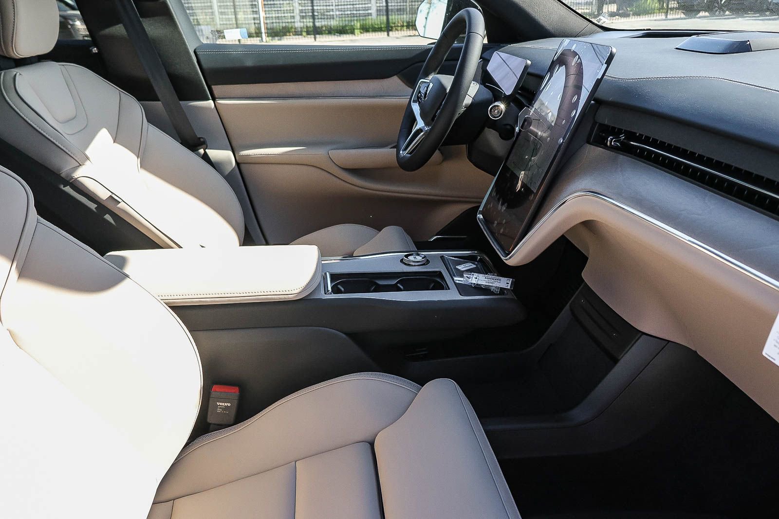 New 2026 Volvo EX90 Plus RWD image 17