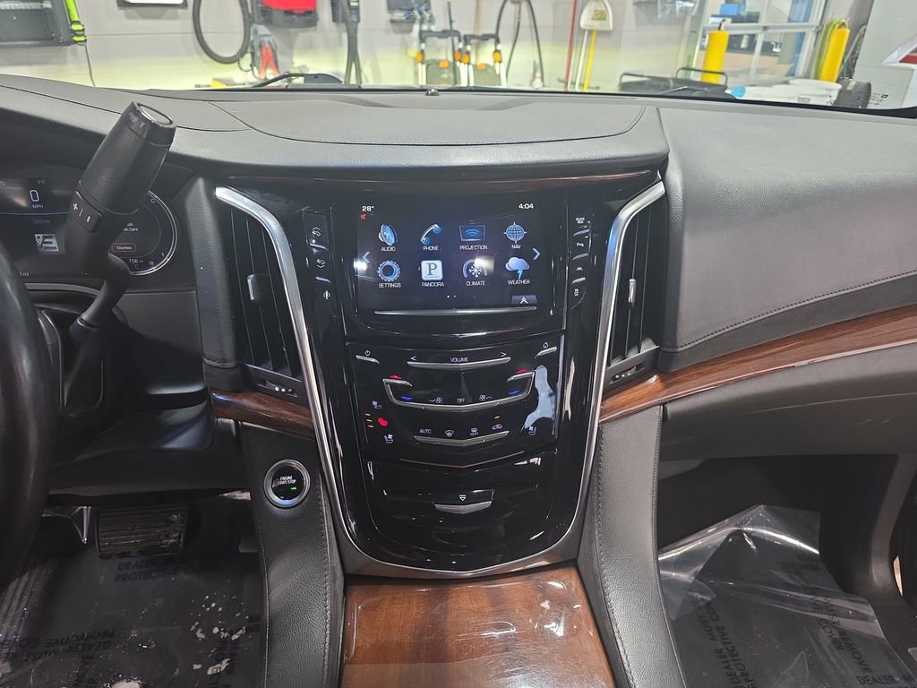 Used 2016 Cadillac Escalade Luxury image 21