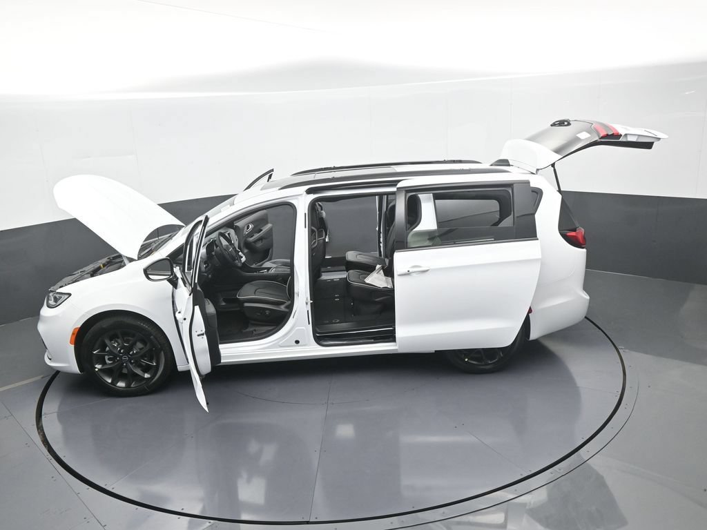New 2026 Chrysler Pacifica Limited w/ S Appearance Package FWD image 60