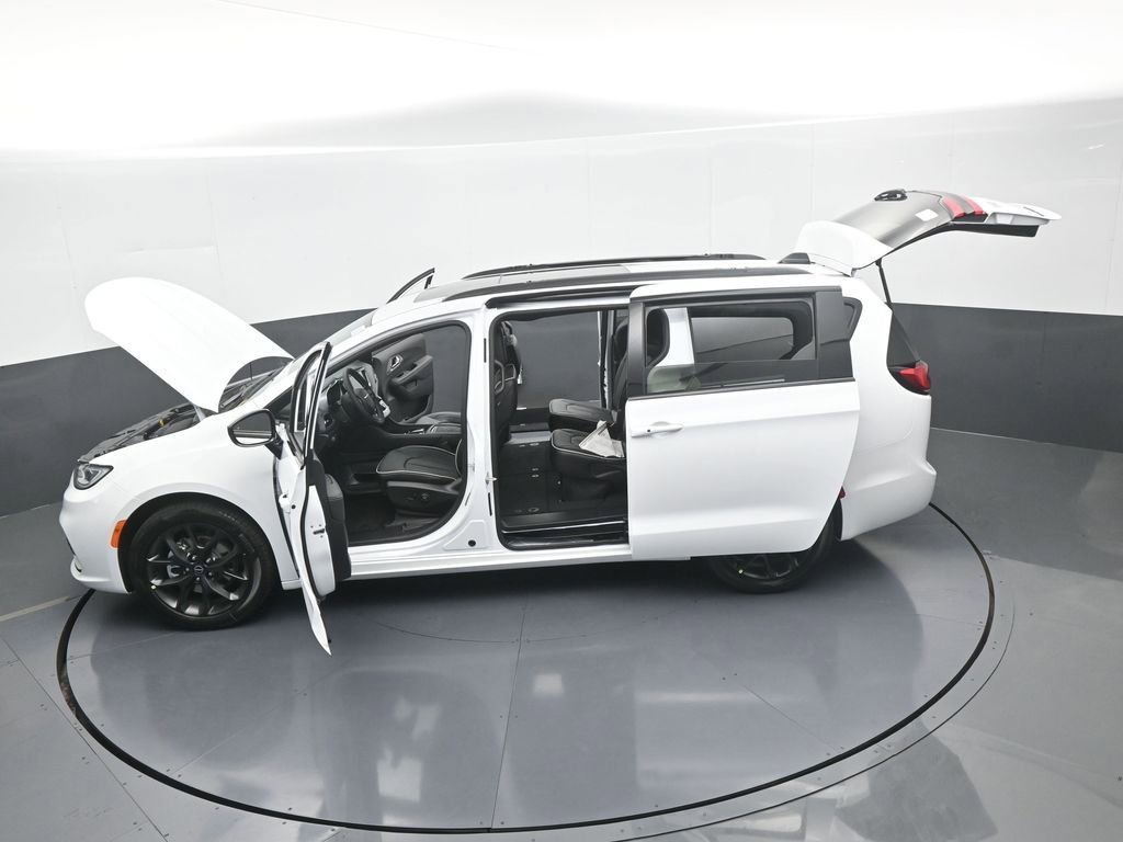 New 2026 Chrysler Pacifica Limited w/ S Appearance Package image 60