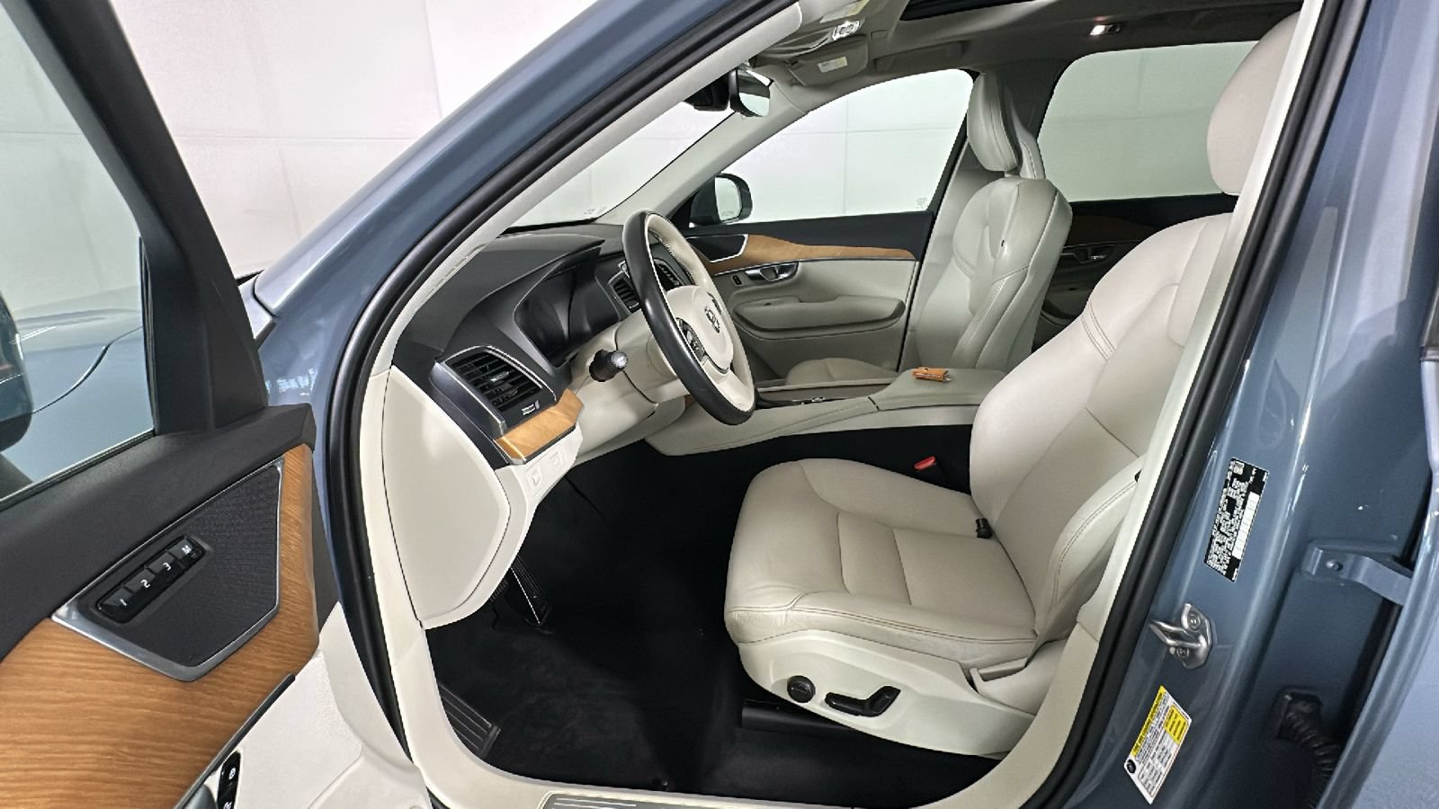 Used 2021 Volvo XC90 T6 Momentum AWD/4WD image 12
