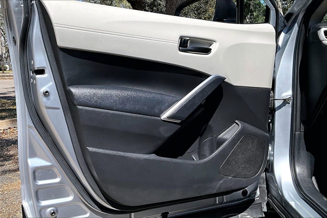 Used 2023 Toyota Corolla Cross L image 17
