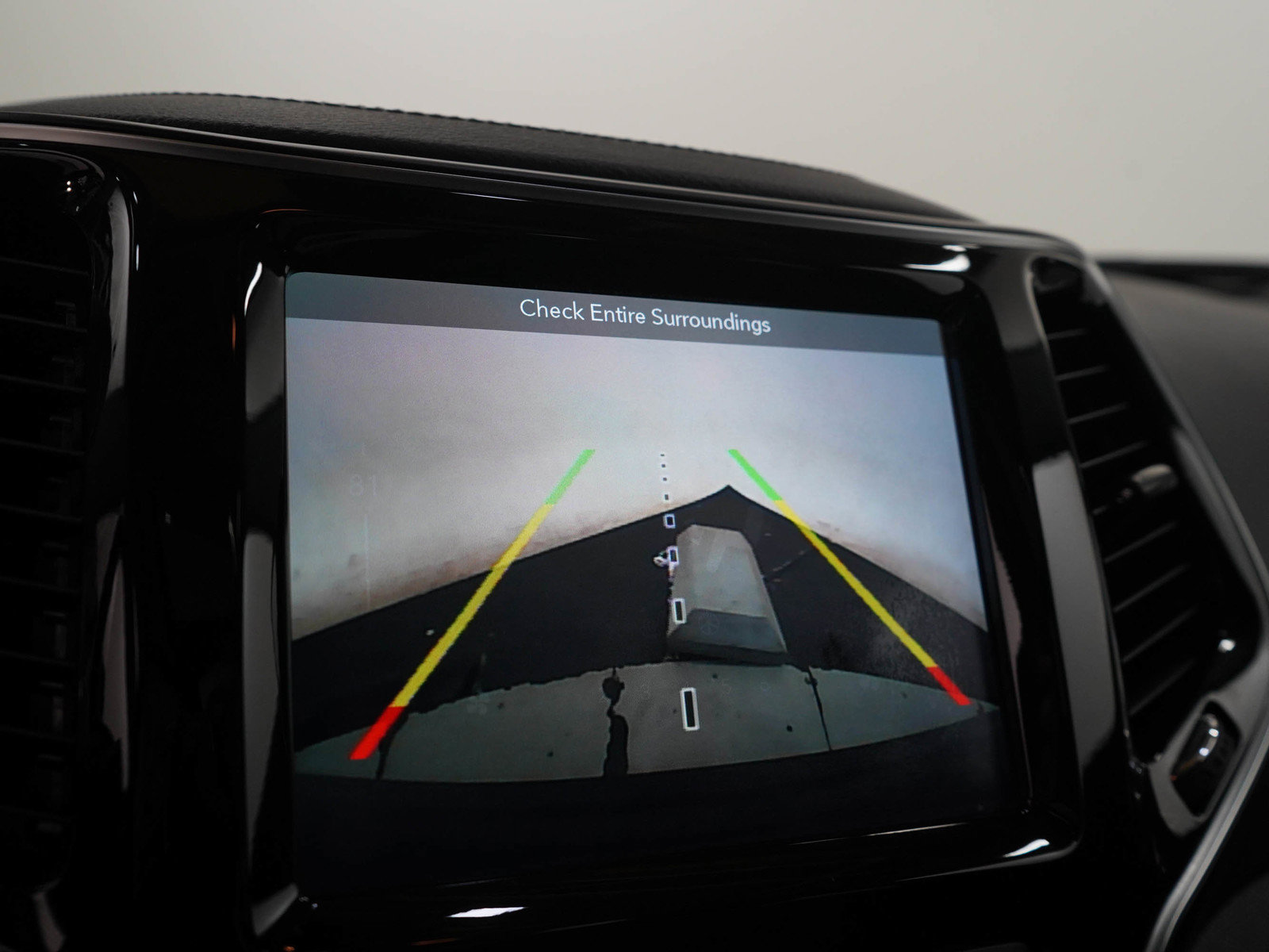 Used 2019 Jeep Cherokee Limited AWD/4WD image 30