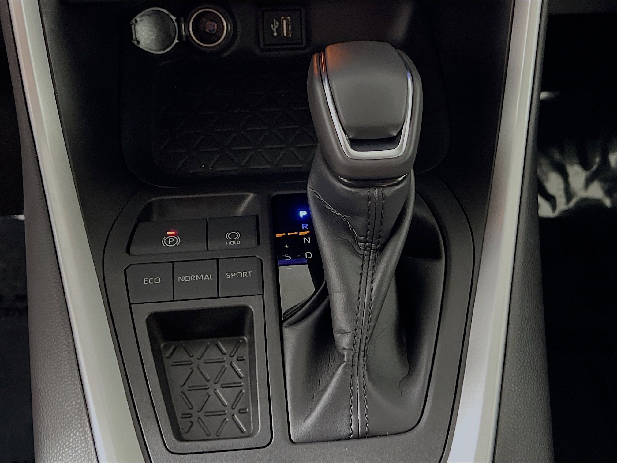 Used 2023 Toyota RAV4 XLE Premium image 24