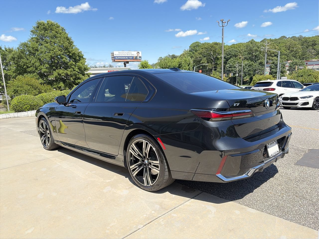 Used 2025 BMW i7 eDrive50 w/ Executive Package RWD image 6