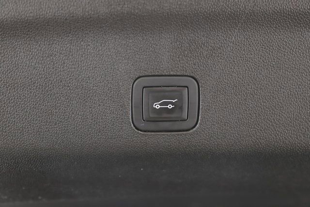 Used 2025 Chevrolet Suburban High Country image 36