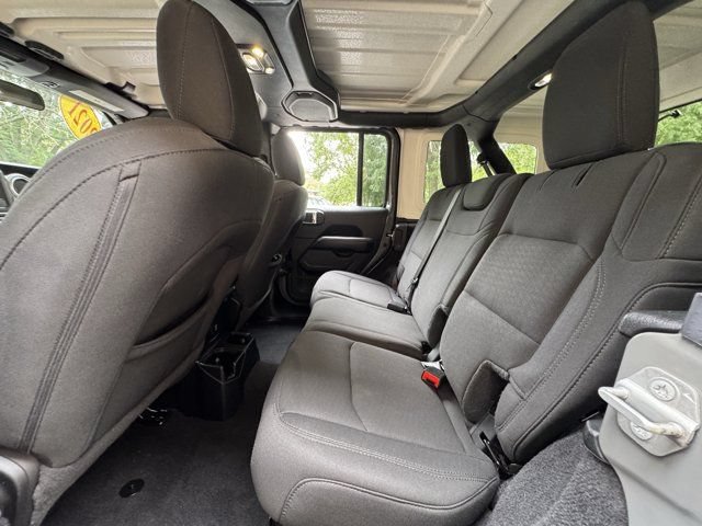 Used 2021 Jeep Wrangler Unlimited Sahara AWD/4WD image 17