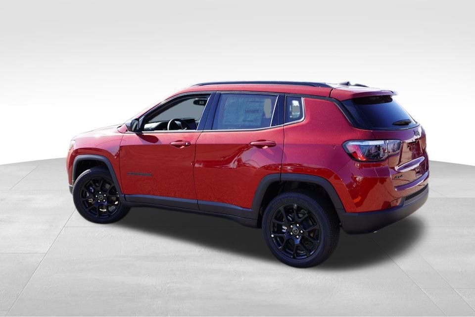 New 2025 Jeep Compass Latitude w/ Sun & Sound Group image 5