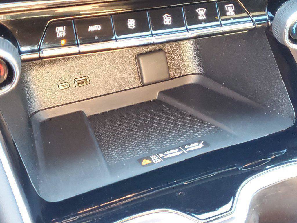 Used 2024 Chevrolet Traverse LT FWD image 18