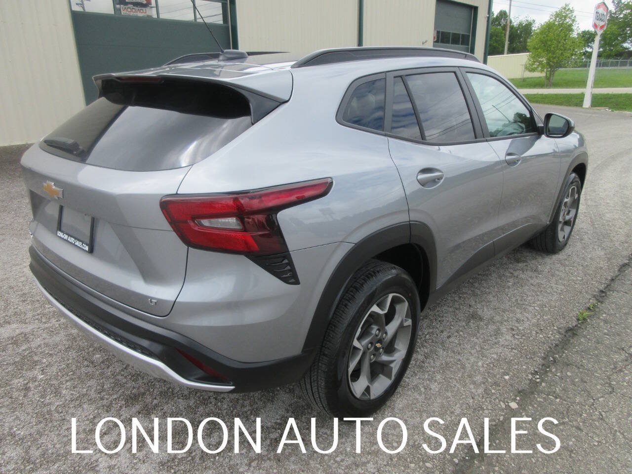 Used 2026 Chevrolet Trax LT FWD image 6