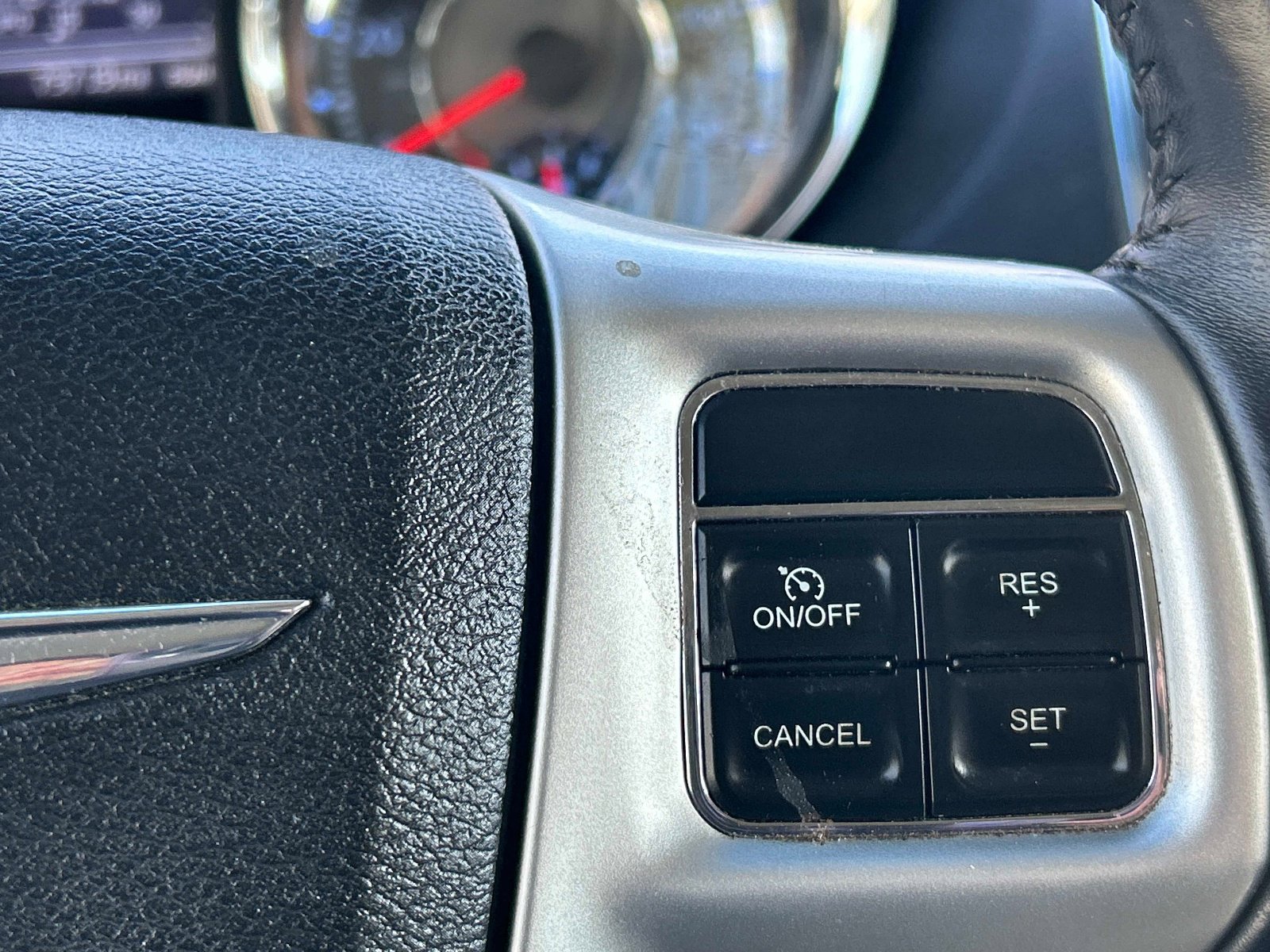 Used 2015 Chrysler Town & Country Touring FWD image 25