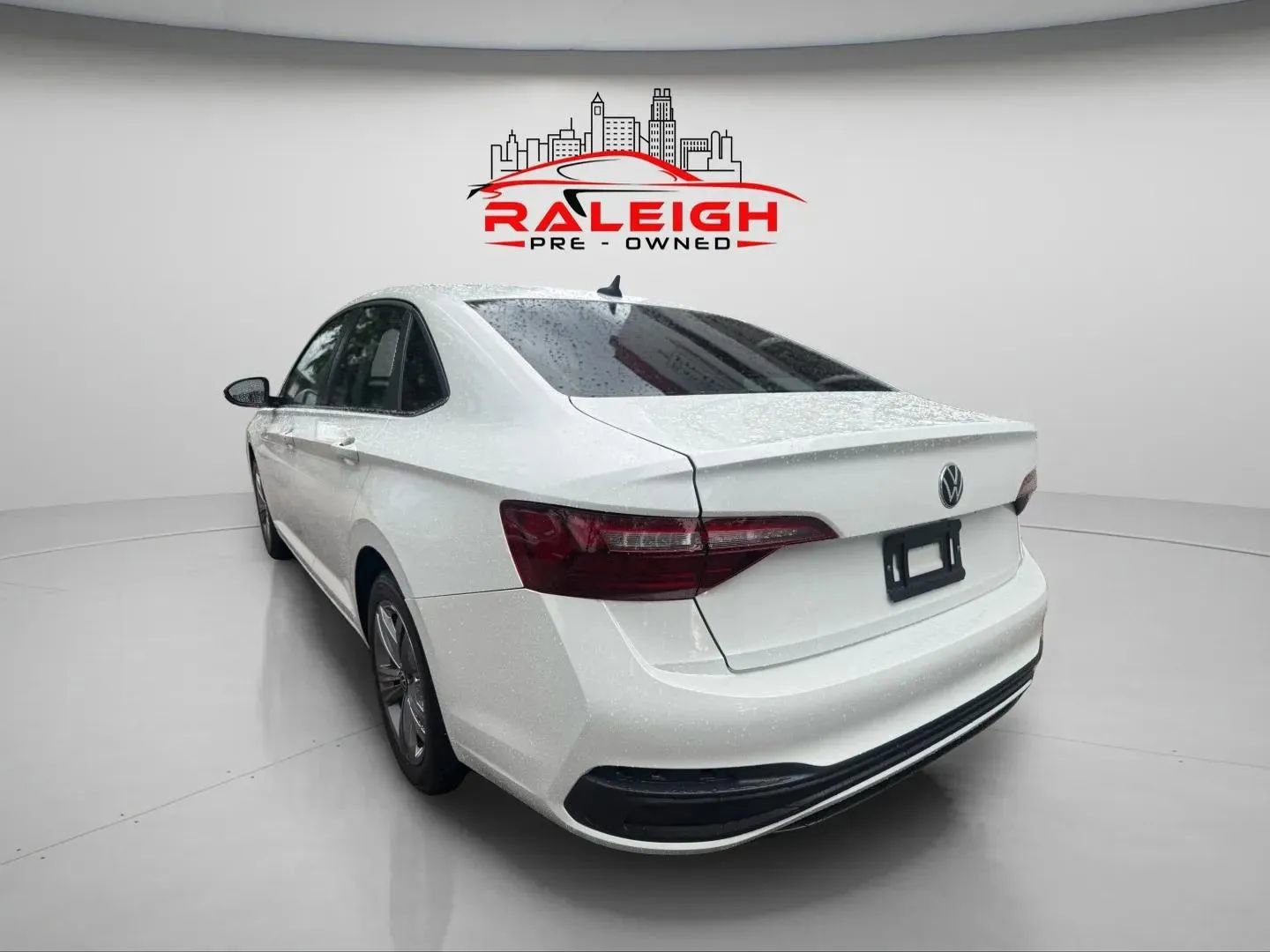Used 2022 Volkswagen Jetta SE image 2