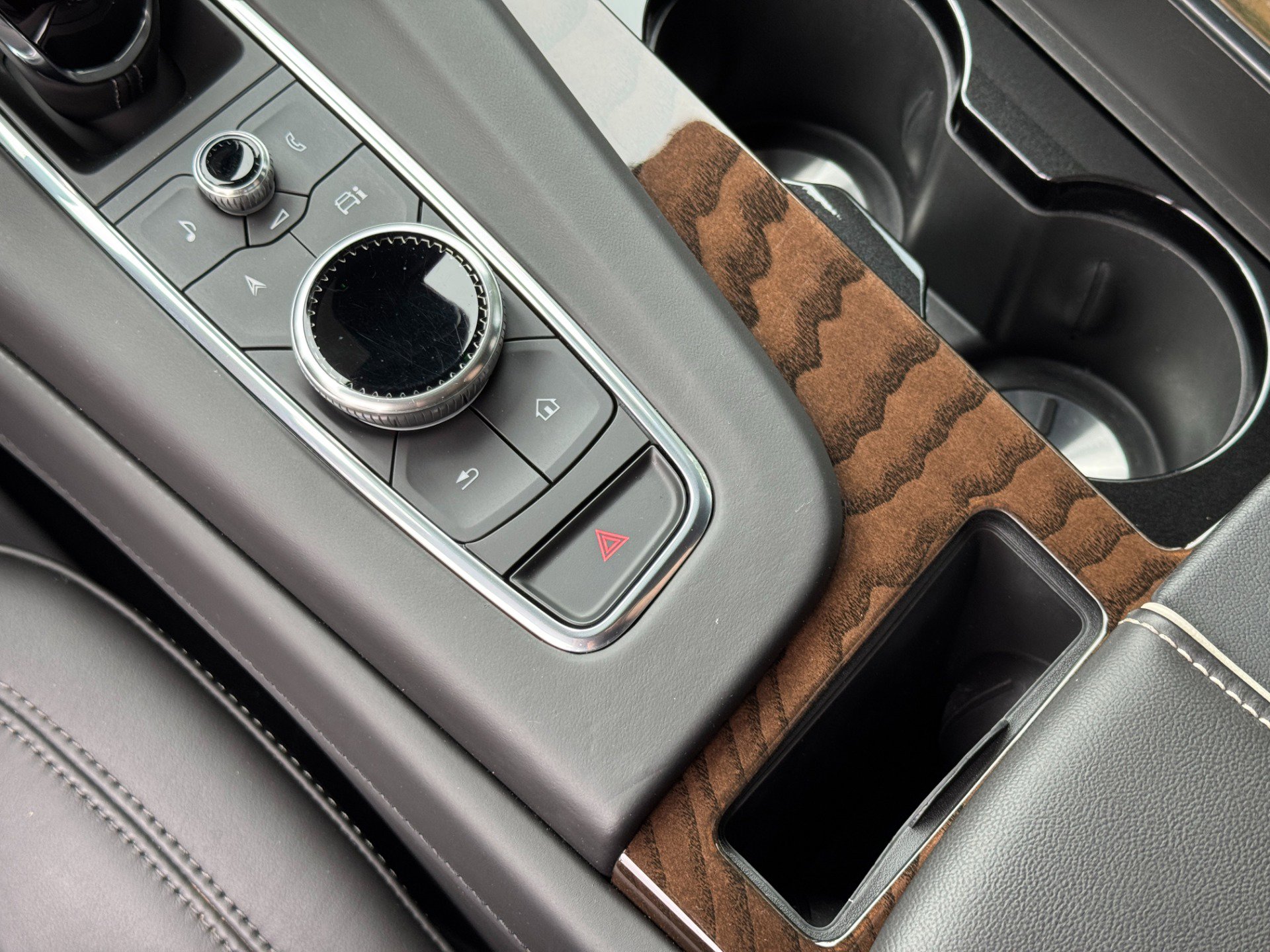 Used 2024 Cadillac Escalade ESV Sport Platinum w/ LPO, ONYX Package image 40