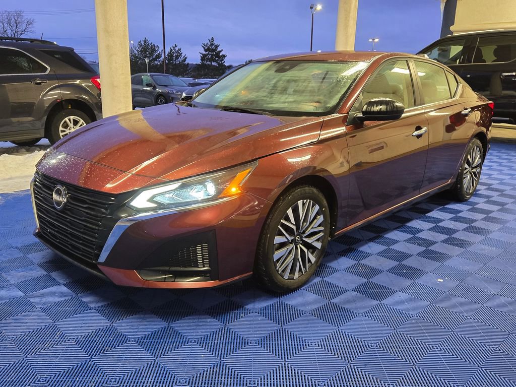 Used 2024 Nissan Altima 2.5 SV image 3