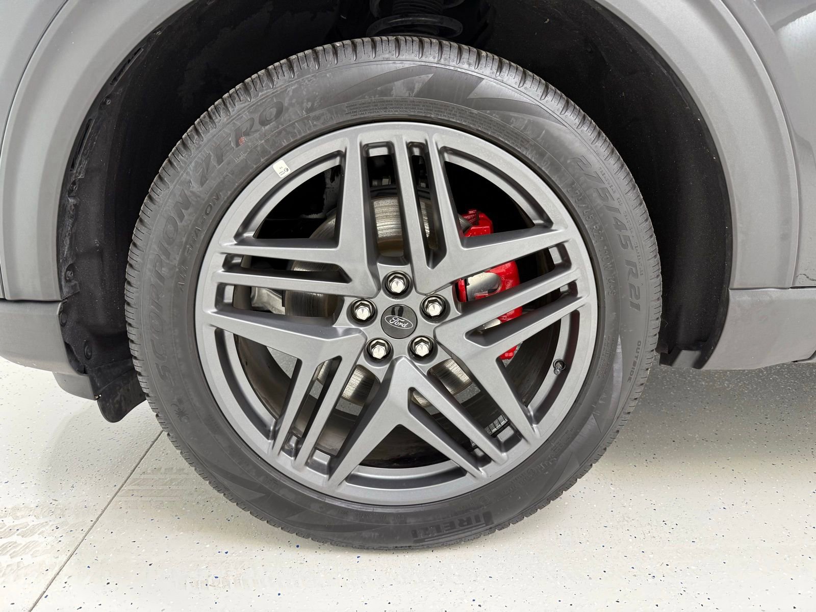 Used 2025 Ford Explorer ST-Line w/ ST-Line Street Pack image 10