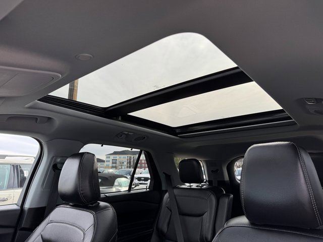 Certified 2023 Ford Explorer Limited w/ Limited Technology Package image 31