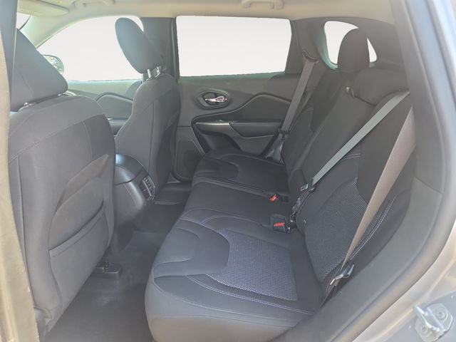 Used 2019 Jeep Cherokee Latitude w/ Cold Weather Group AWD/4WD image 14