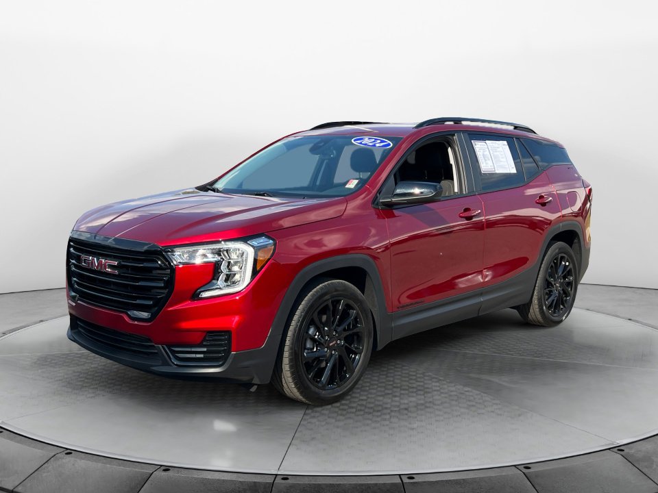 Used 2024 GMC Terrain SLE w/ Driver Convenience Package FWD image 3