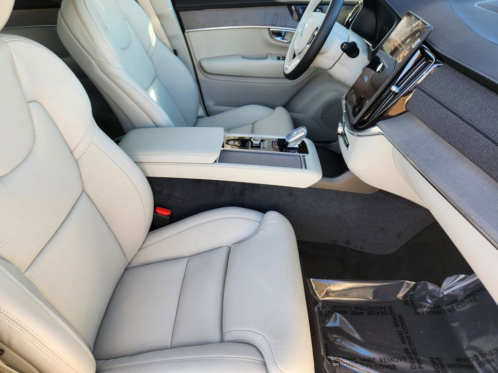 New 2026 Volvo XC90 B6 Ultra w/ Protection Package image 4