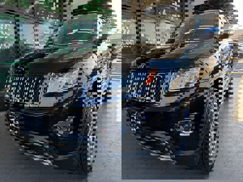 Used 2015 Jeep Grand Cherokee Limited image 3