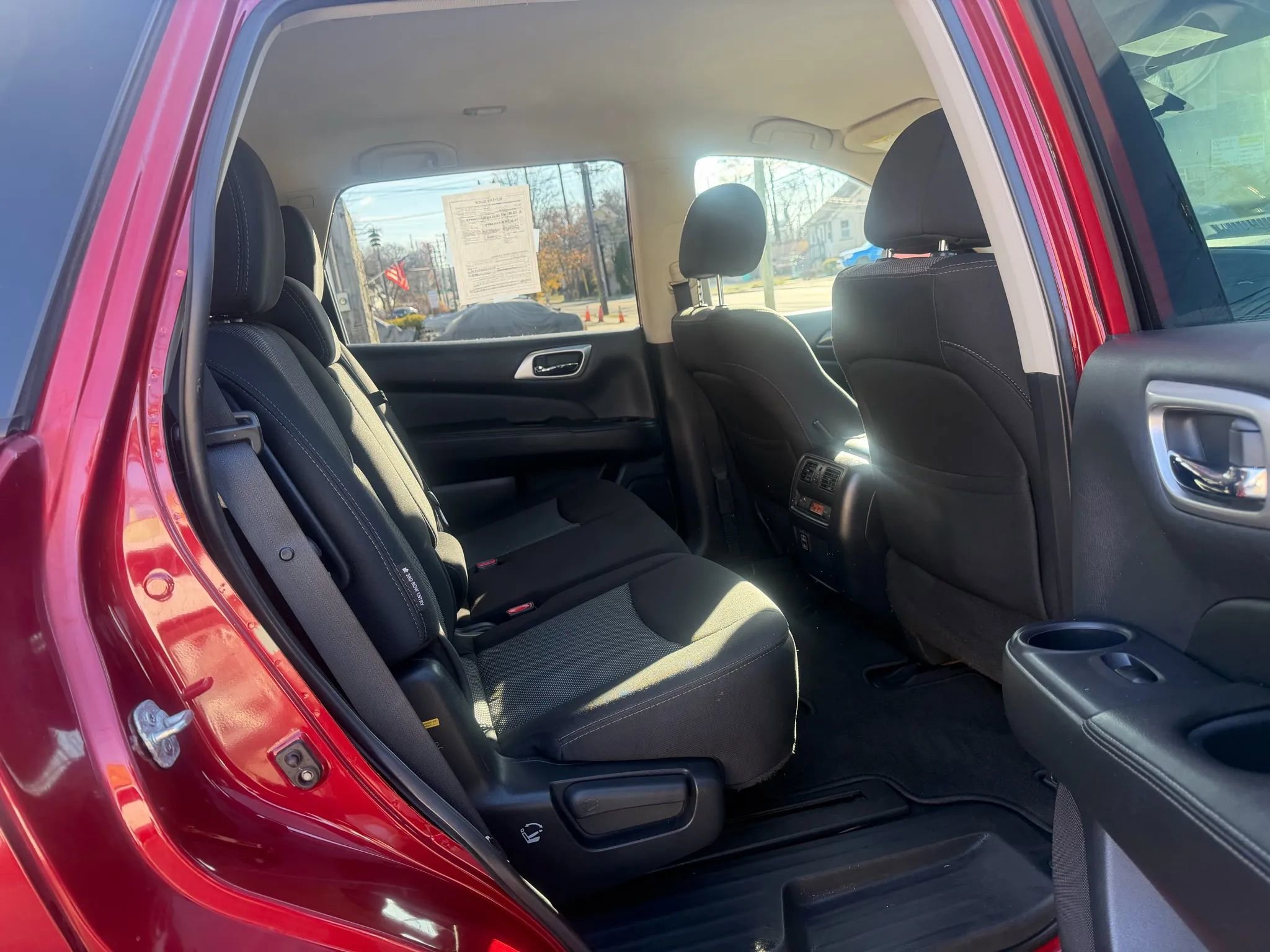 Used 2018 Nissan Pathfinder S image 28