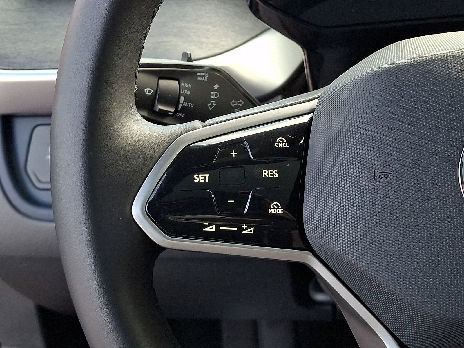 Used 2025 Volkswagen ID. Buzz Pro S Plus image 26