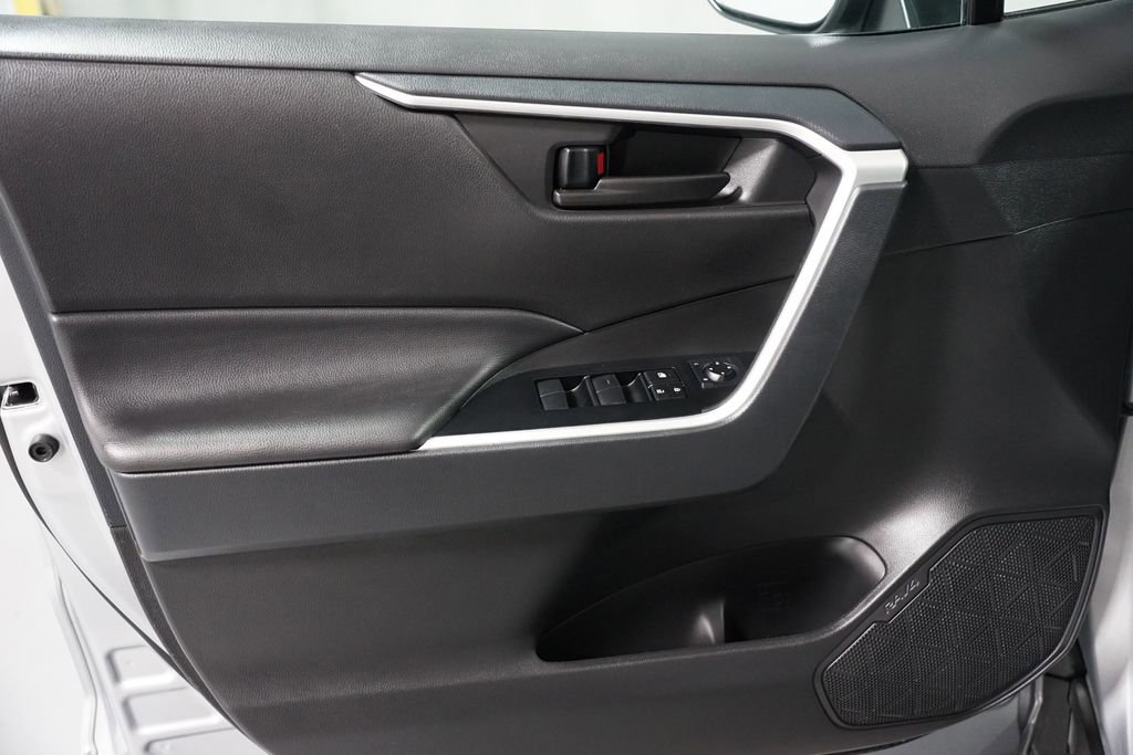 Certified 2025 Toyota RAV4 LE AWD/4WD image 28