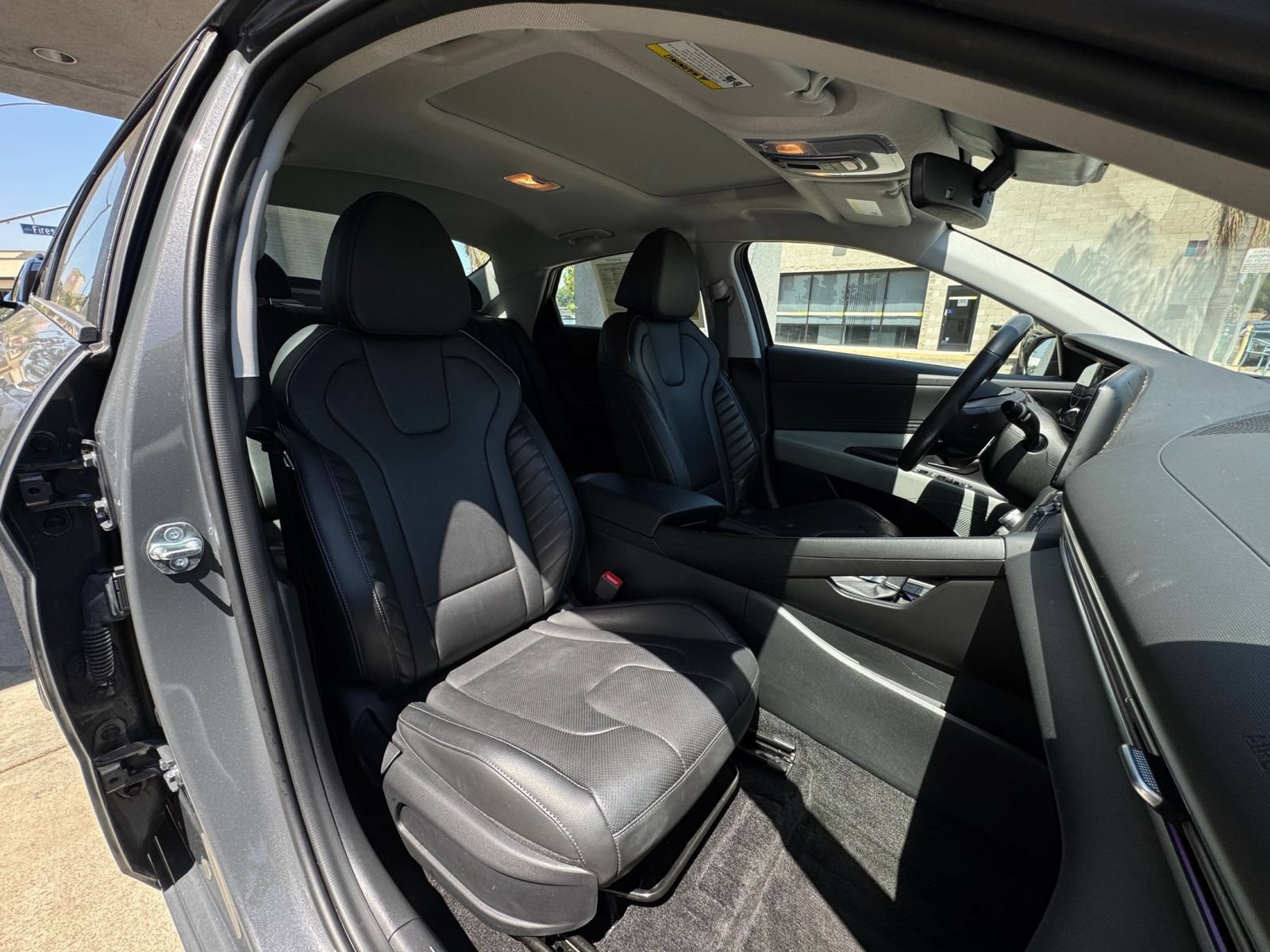Used 2025 Hyundai Elantra Limited FWD image 39