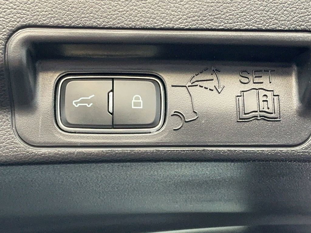 Used 2022 Ford Explorer XLT w/ Equipment Group 202A image 13