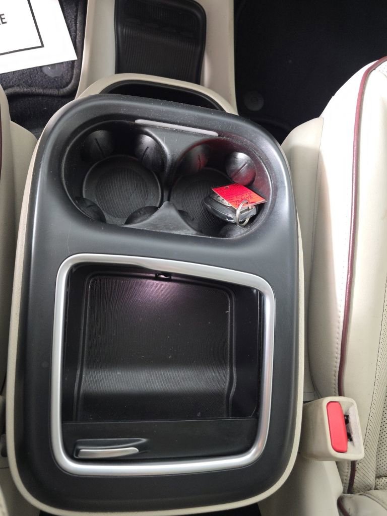 Used 2017 Chrysler Pacifica Limited image 26