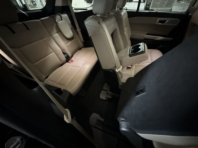 Used 2023 Ford Explorer Limited AWD/4WD image 18