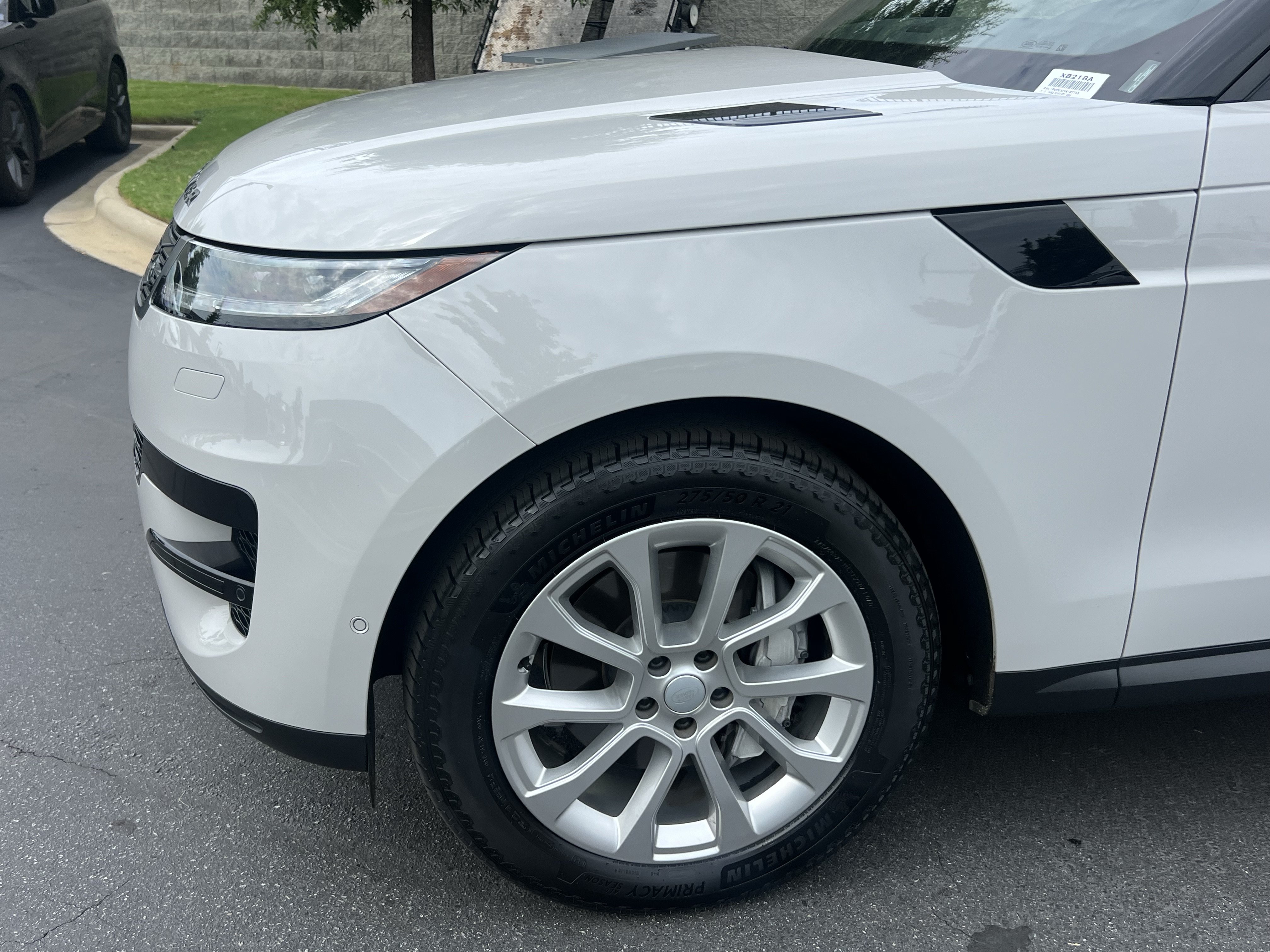 Used 2024 Land Rover Range Rover Sport SE AWD/4WD image 13