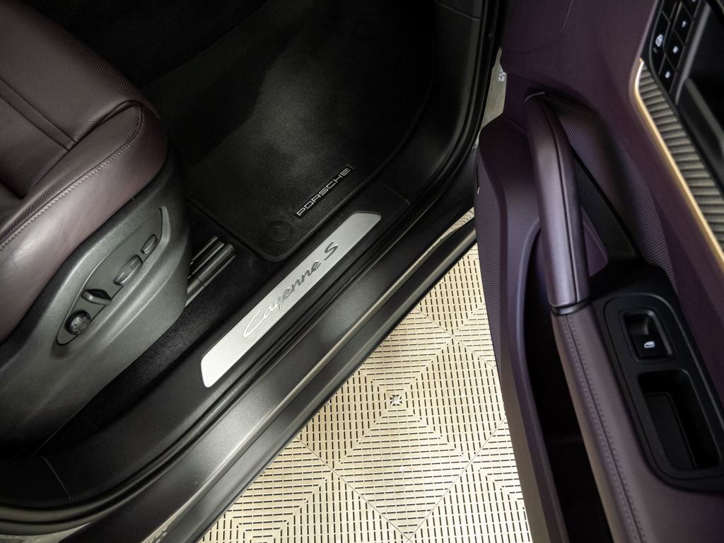 Used 2024 Porsche Cayenne S image 27