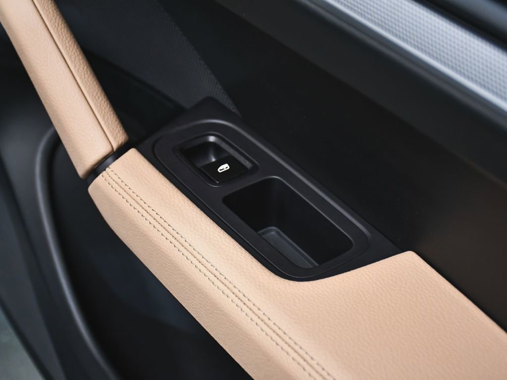 Used 2024 Porsche Cayenne Coupe AWD/4WD image 18