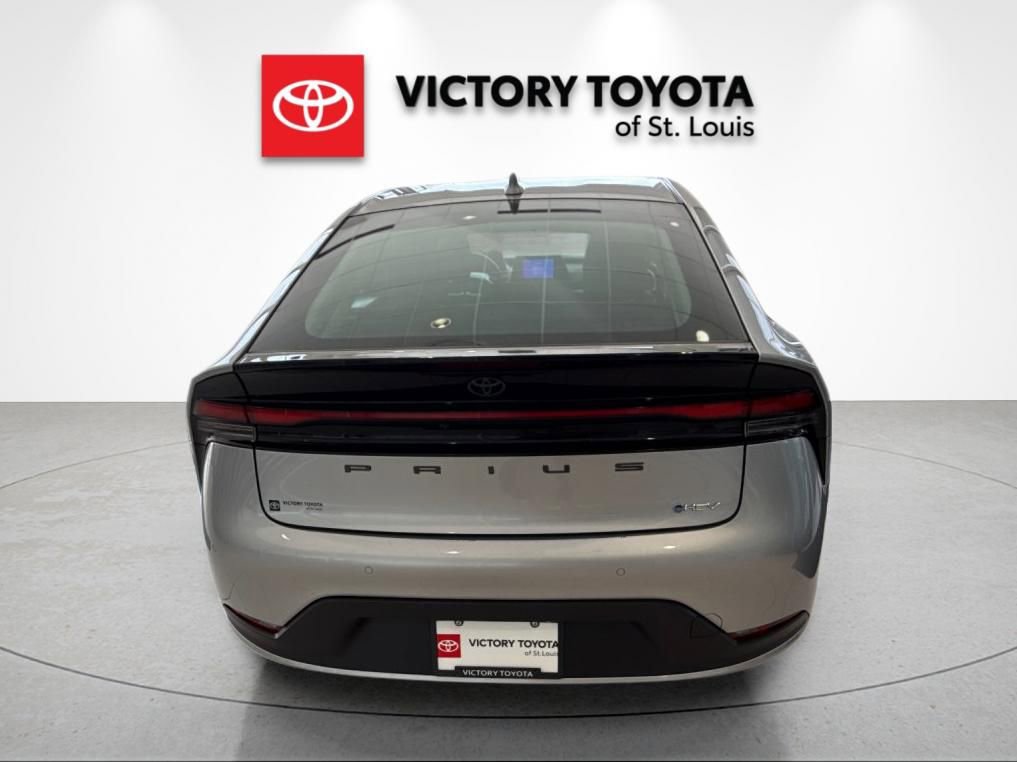 Used 2024 Toyota Prius LE image 4