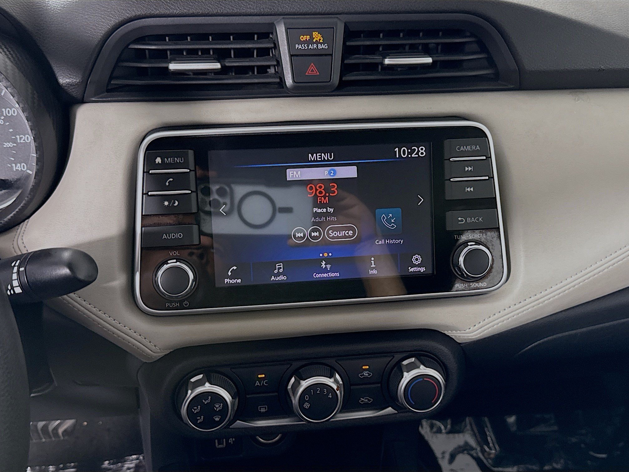 Used 2020 Nissan Versa SV FWD image 18